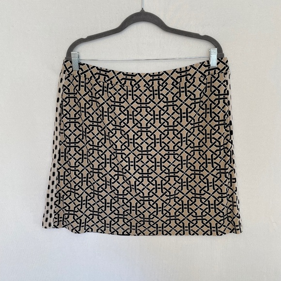 Susan Graver Dresses & Skirts - SUSAN GRAVER Women’s Size Large Liquid Knit Tan & Black Print Skort Skirt